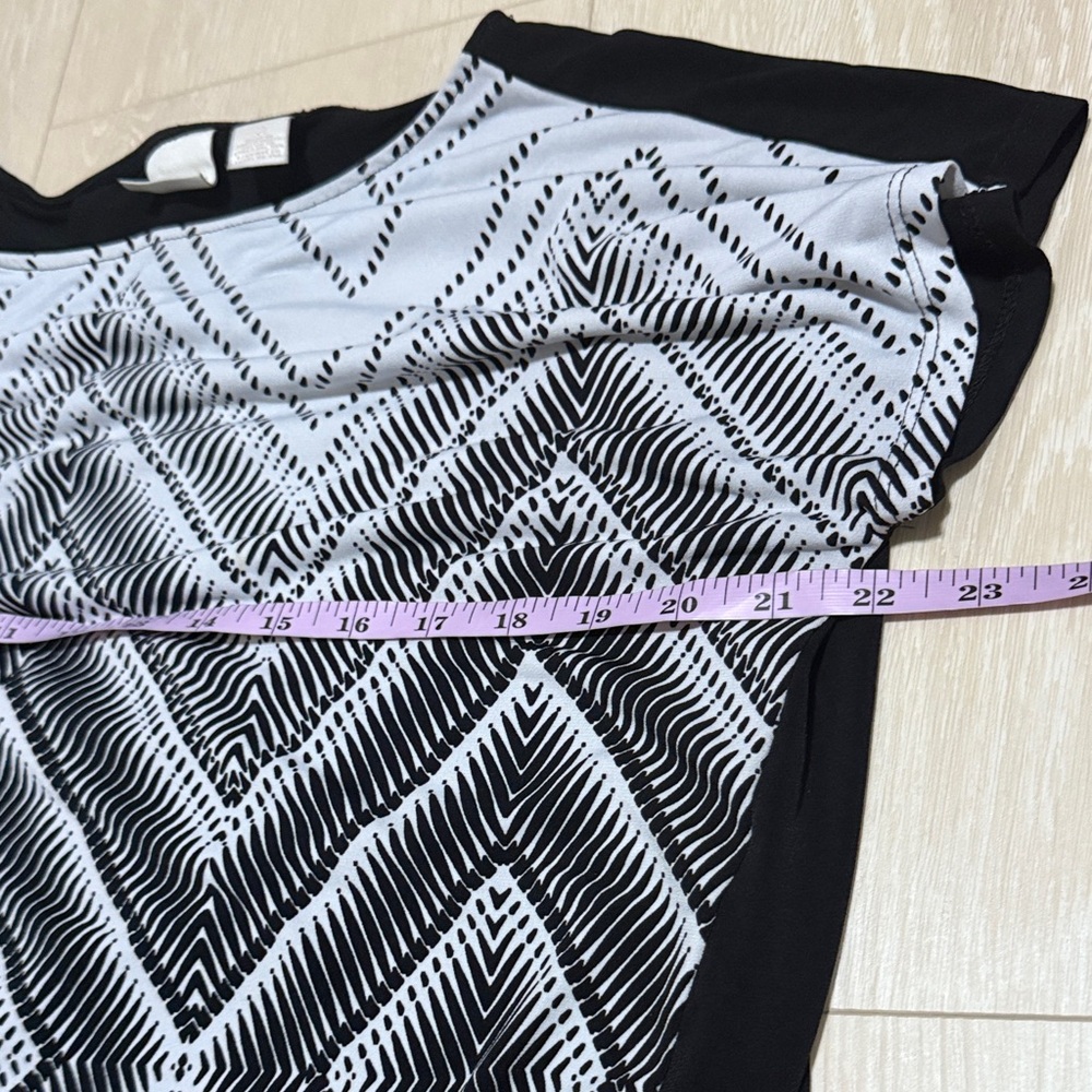 3/$10 Chico's Black and White Chevron Blouse - Picture 4 of 7